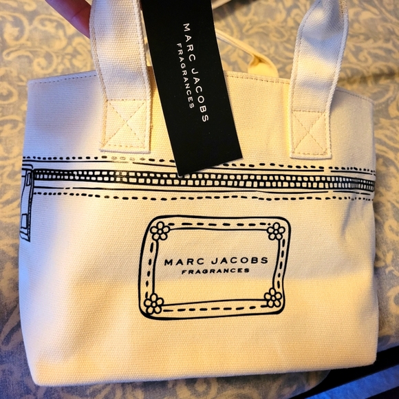 Marc Jacobs Handbags - Marc Jacobs Mini Carry All tote